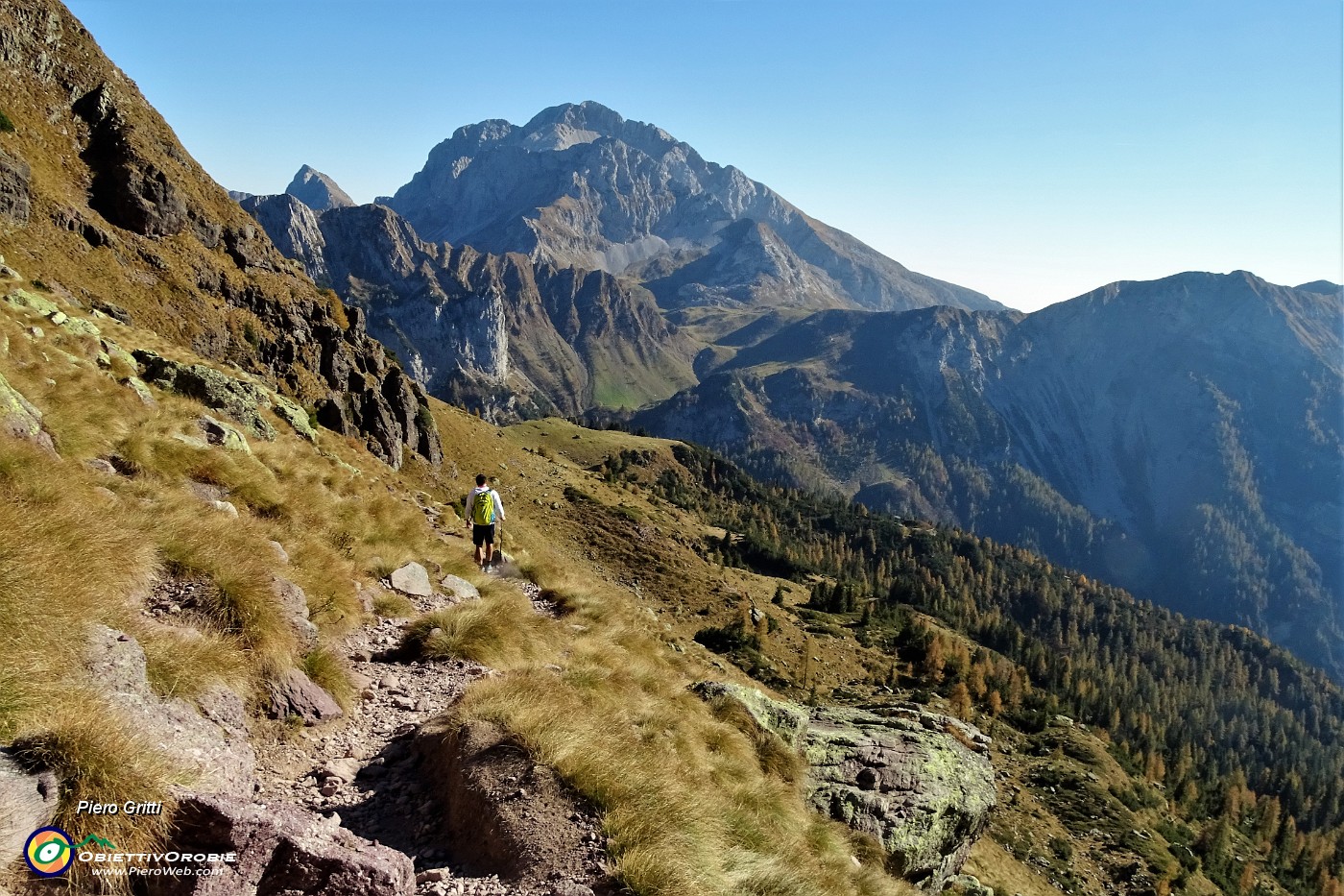 78 Scendiamo sul sent. 217 con vista in Arera.JPG